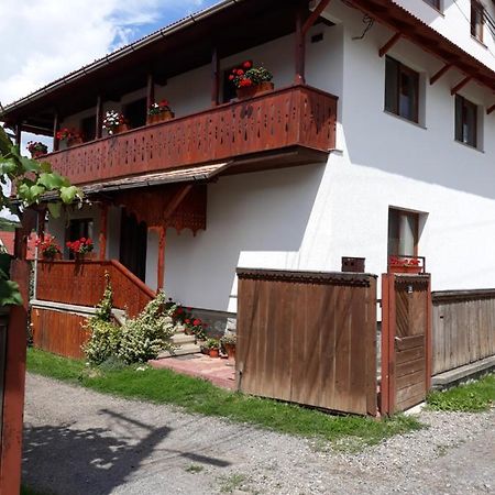 Molnar Vendeghaz Bed & Breakfast เปรอิด ภายนอก รูปภาพ