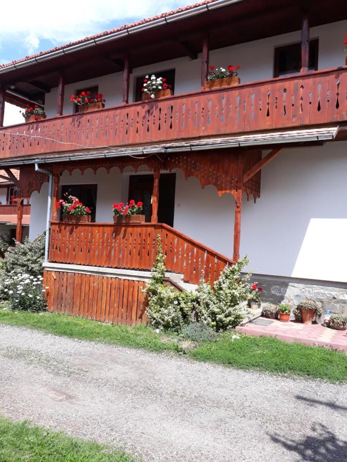 Molnar Vendeghaz Bed & Breakfast เปรอิด ภายนอก รูปภาพ