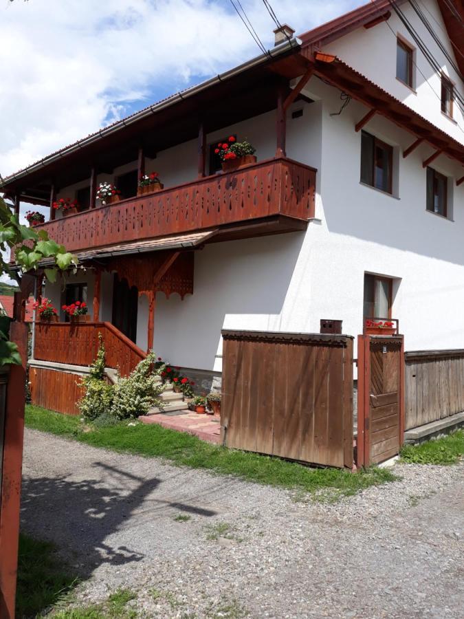 Molnar Vendeghaz Bed & Breakfast เปรอิด ภายนอก รูปภาพ