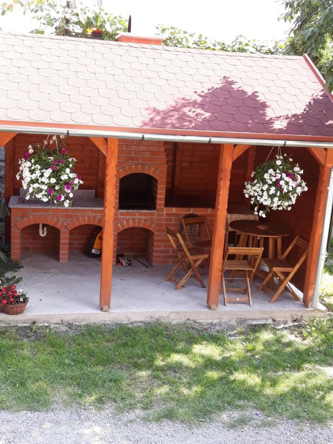 Molnar Vendeghaz Bed & Breakfast เปรอิด ภายนอก รูปภาพ
