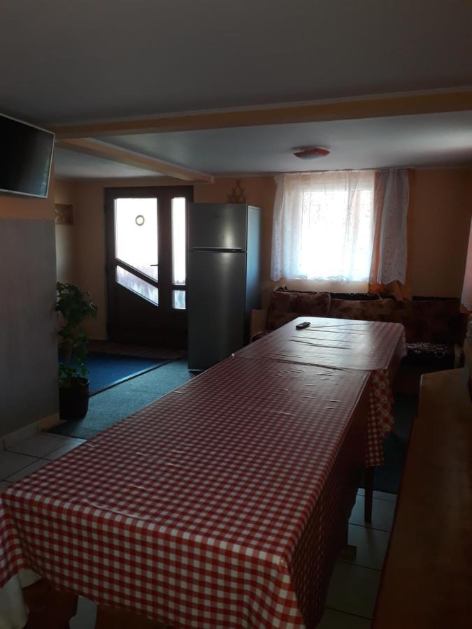 Molnar Vendeghaz Bed & Breakfast เปรอิด ภายนอก รูปภาพ