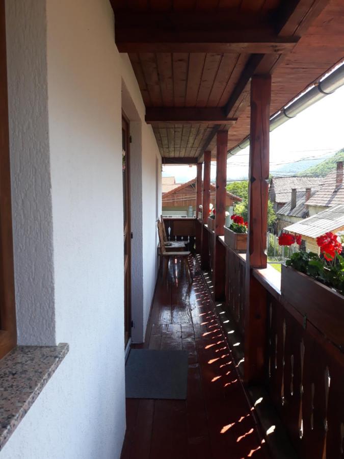 Molnar Vendeghaz Bed & Breakfast เปรอิด ภายนอก รูปภาพ