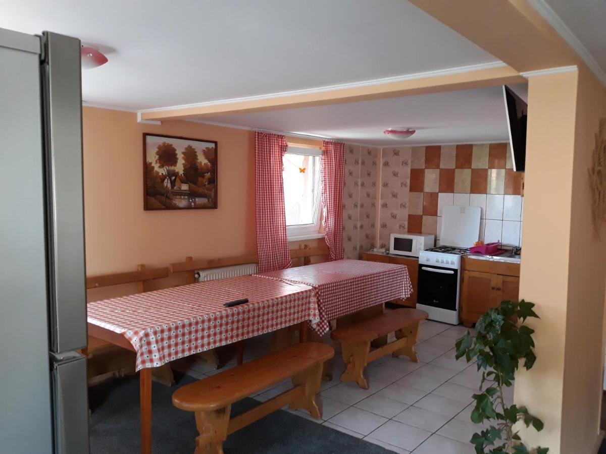 Molnar Vendeghaz Bed & Breakfast เปรอิด ภายนอก รูปภาพ