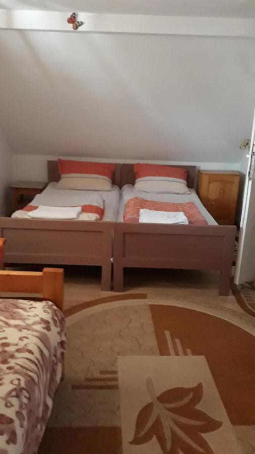 Molnar Vendeghaz Bed & Breakfast เปรอิด ภายนอก รูปภาพ