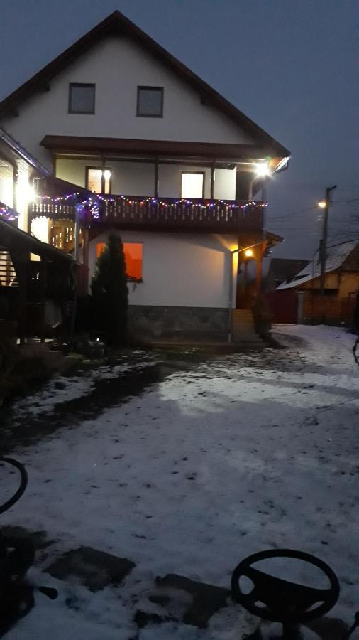 Molnar Vendeghaz Bed & Breakfast เปรอิด ภายนอก รูปภาพ