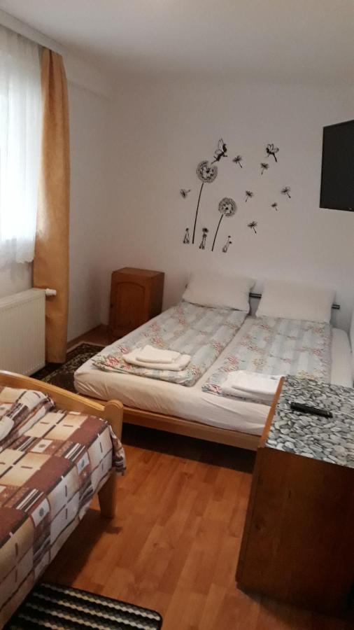 Molnar Vendeghaz Bed & Breakfast เปรอิด ภายนอก รูปภาพ